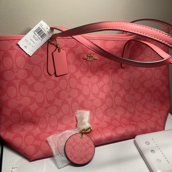 NWT COACH bundle: SIGNA CITY TOTE, WRAP & mirror/keyring PINK LEMONADE -spring! - Picture 9 of 16